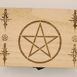 Boite à tarot en bois gravé d'un pentacle 