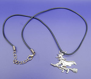 Pendentif Balai de Sorcière Magique